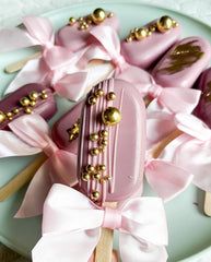 Weraru gold pearl sugar sprinkles on cupcakes add festive flair.