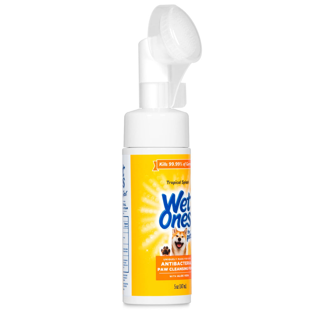 Wet Ones Paw Cleaner with scrubber in action for easy cleaning