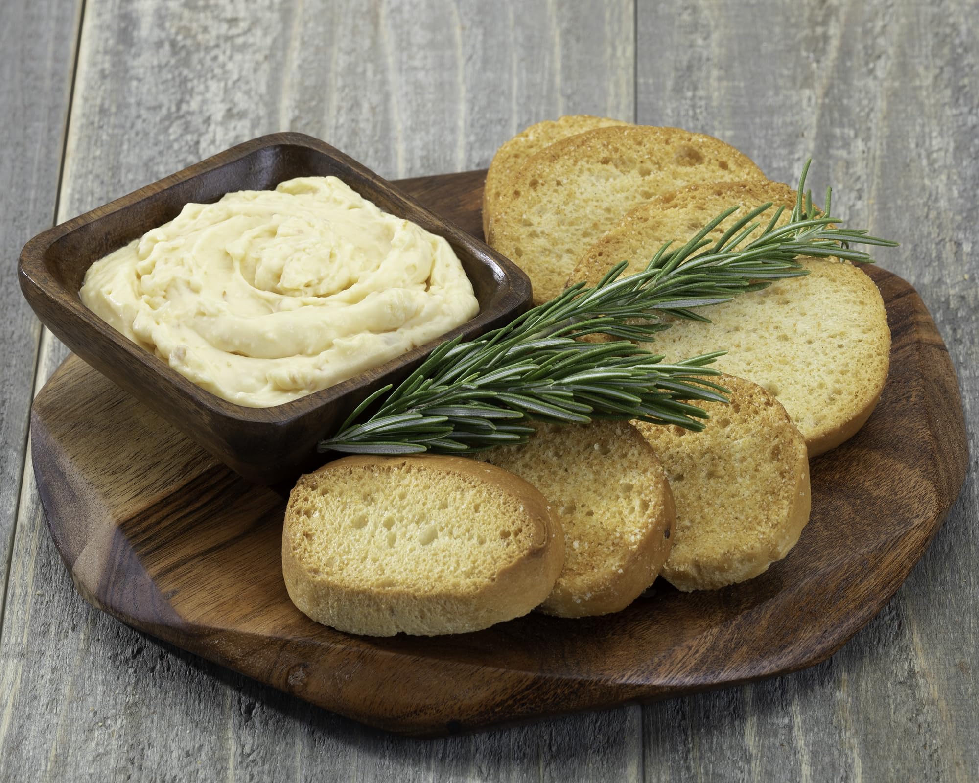 The Connoisseur garlic herb crackers – crisp bites with spreads or cheese