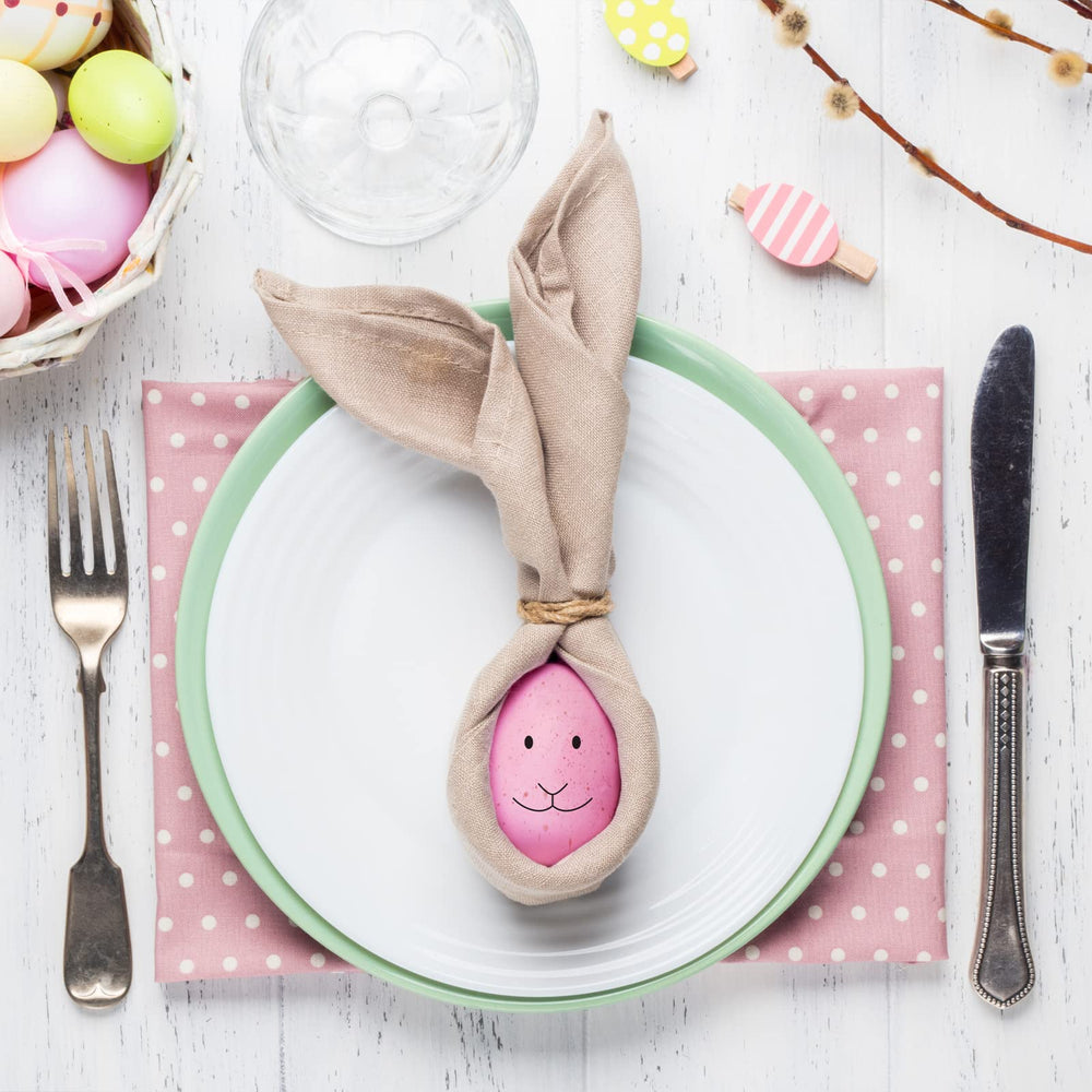 Winlyn gray speckled eggs add subtle contrast to centerpieces.