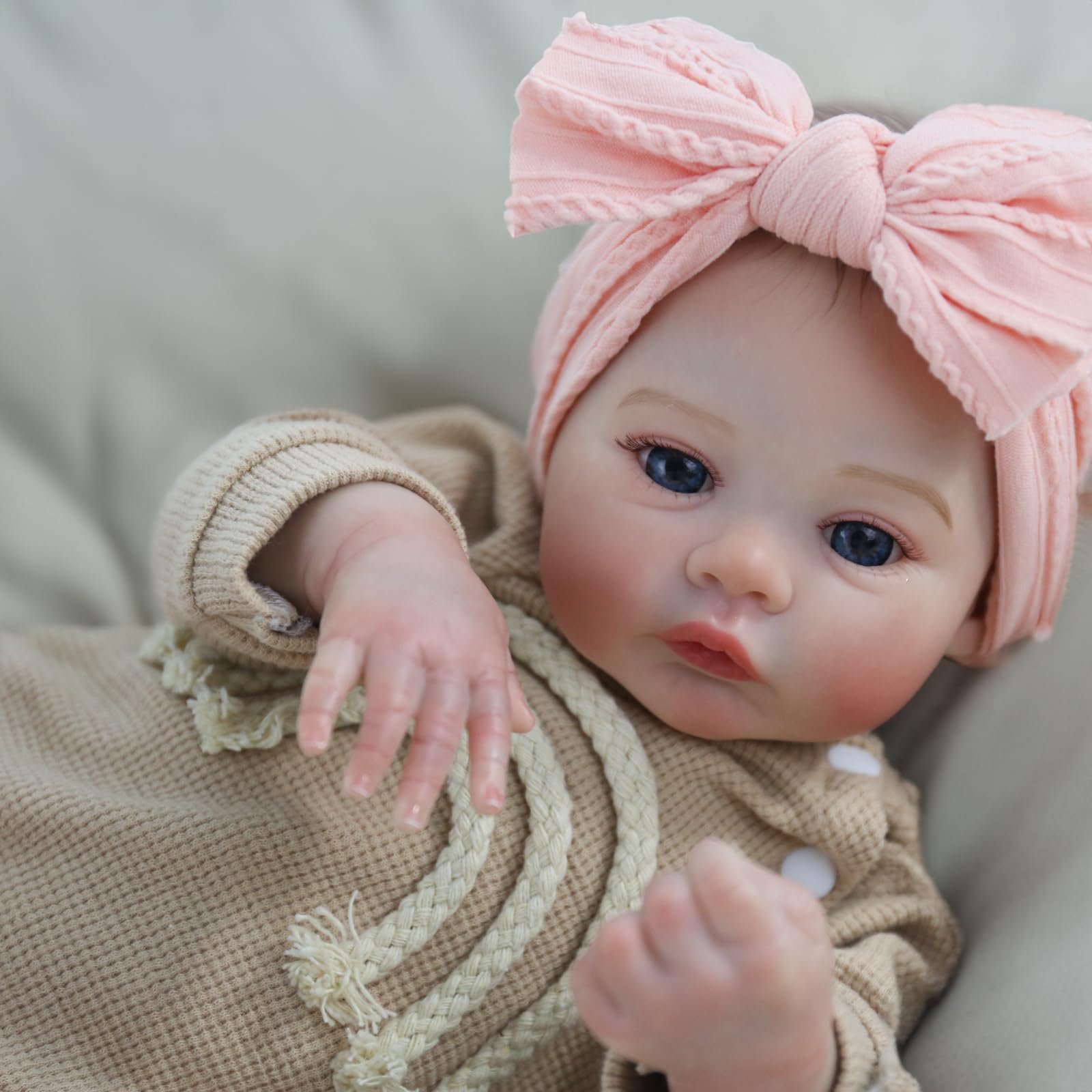 WOOROY 18-inch doll with poseable vinyl limbs for lifelike play.