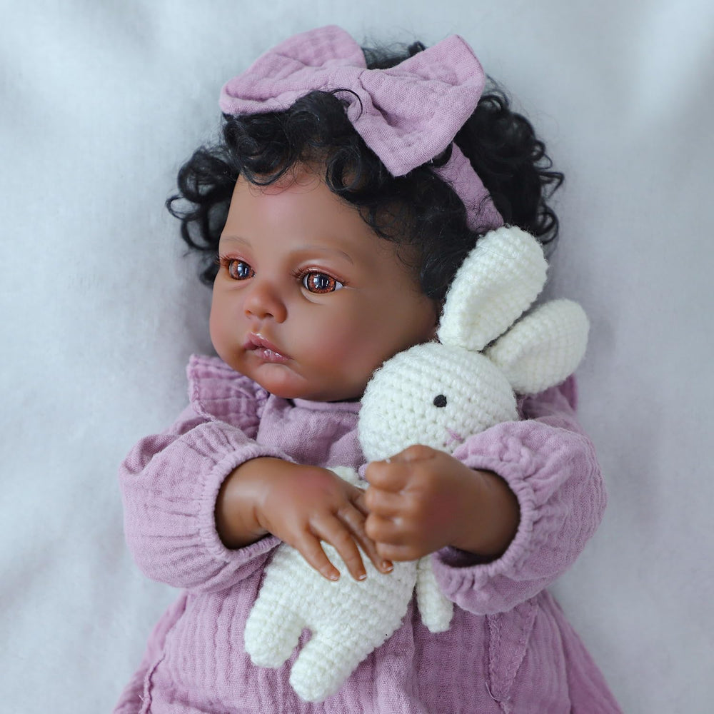 WOOROY hand-painted eyelashes add delicate realism to pretend play.