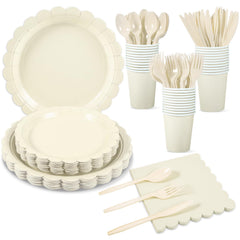Xiangqu ivory plates with scalloped cream rim for an elegant wedding table.