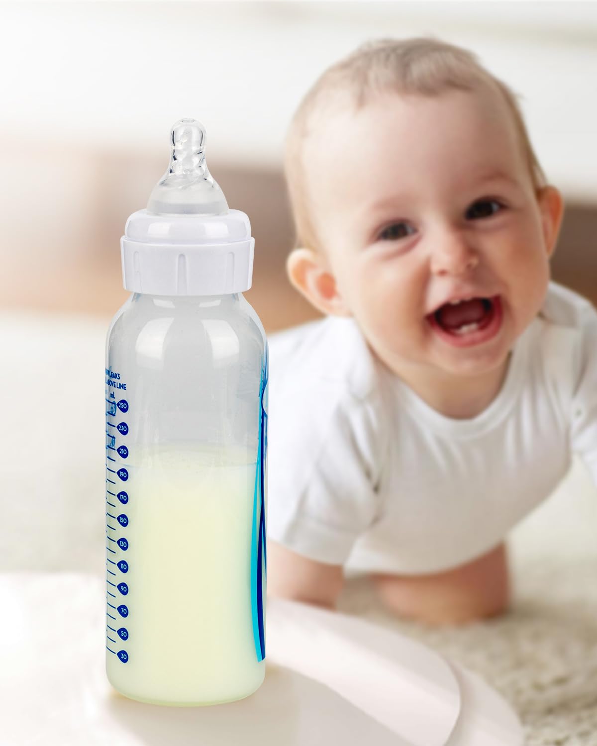 Reality shot of calm daytime feeding with XUNICUTE nipple set