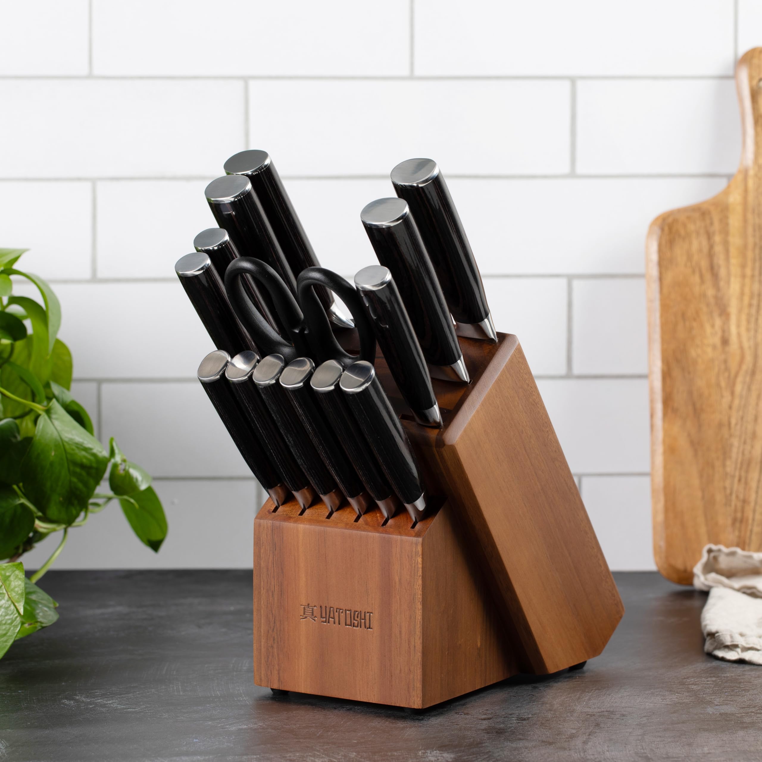 Yatoshi Knives steak knives set arranged for easy service