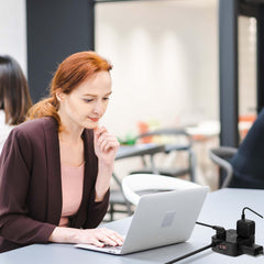 YISHU 10 ft flat plug cord enables flexible placement on a desk or wall.