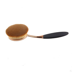 Yoseng Oval Brush ergonomic handle for precise contouring.