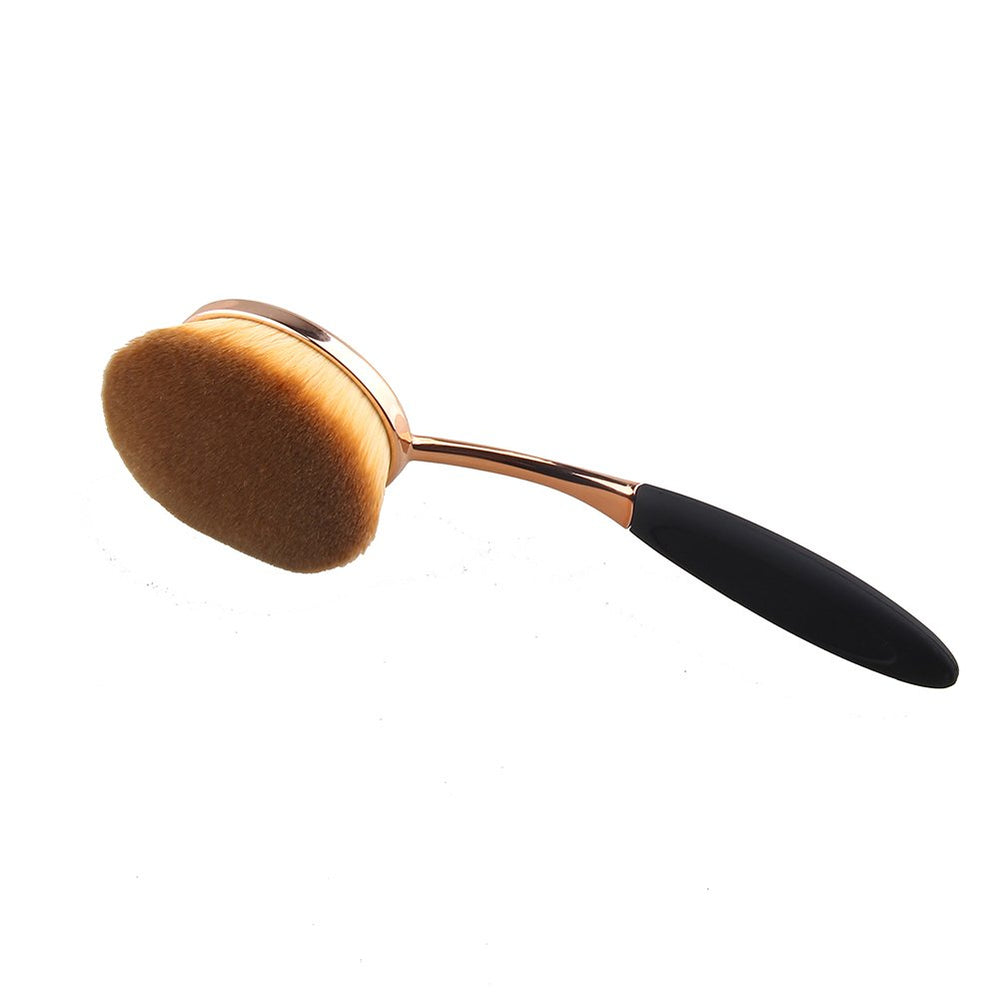 Yoseng oval foundation brush head close-up shows dense, soft fibers.