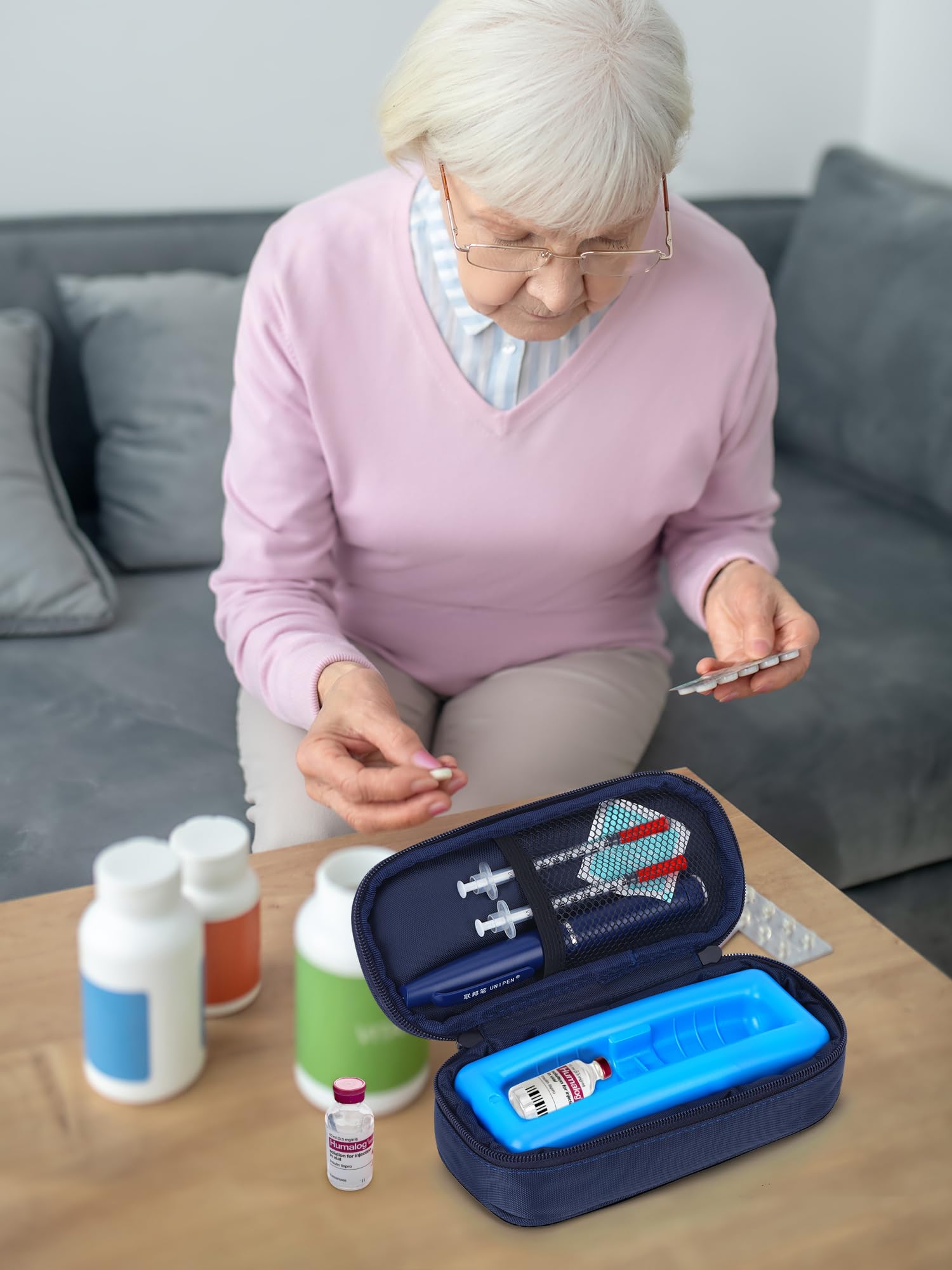 YOUSHARES cooler fits 7–14 days of insulin with two vials.