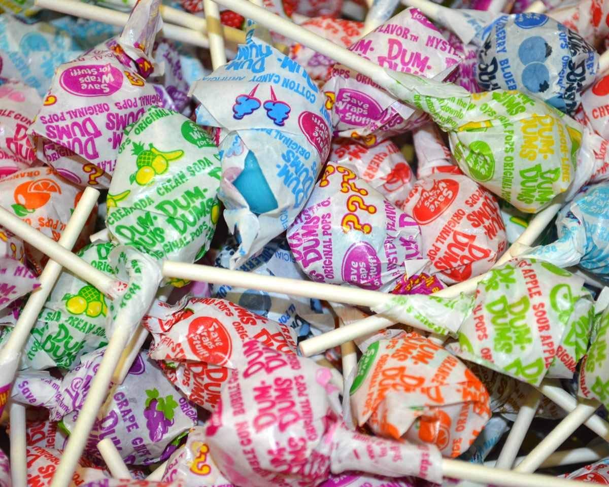 YUMMYLAND bulk lollipops delivered fresh, ready for candy buffets and gifting.