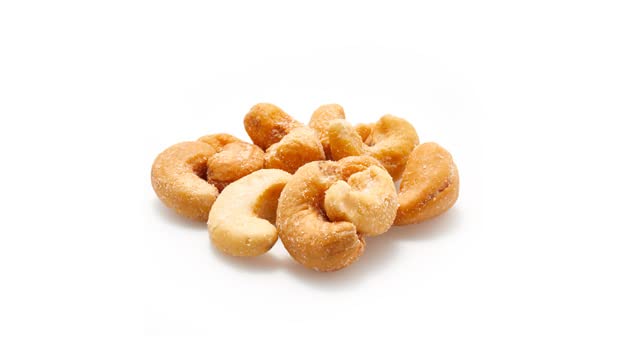 Yupik cashews close up highlighting light salt flavor