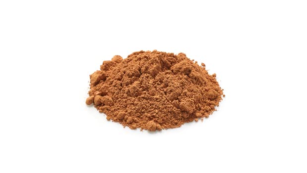 Dusting of Yupik cocoa powder on dessert for versatility