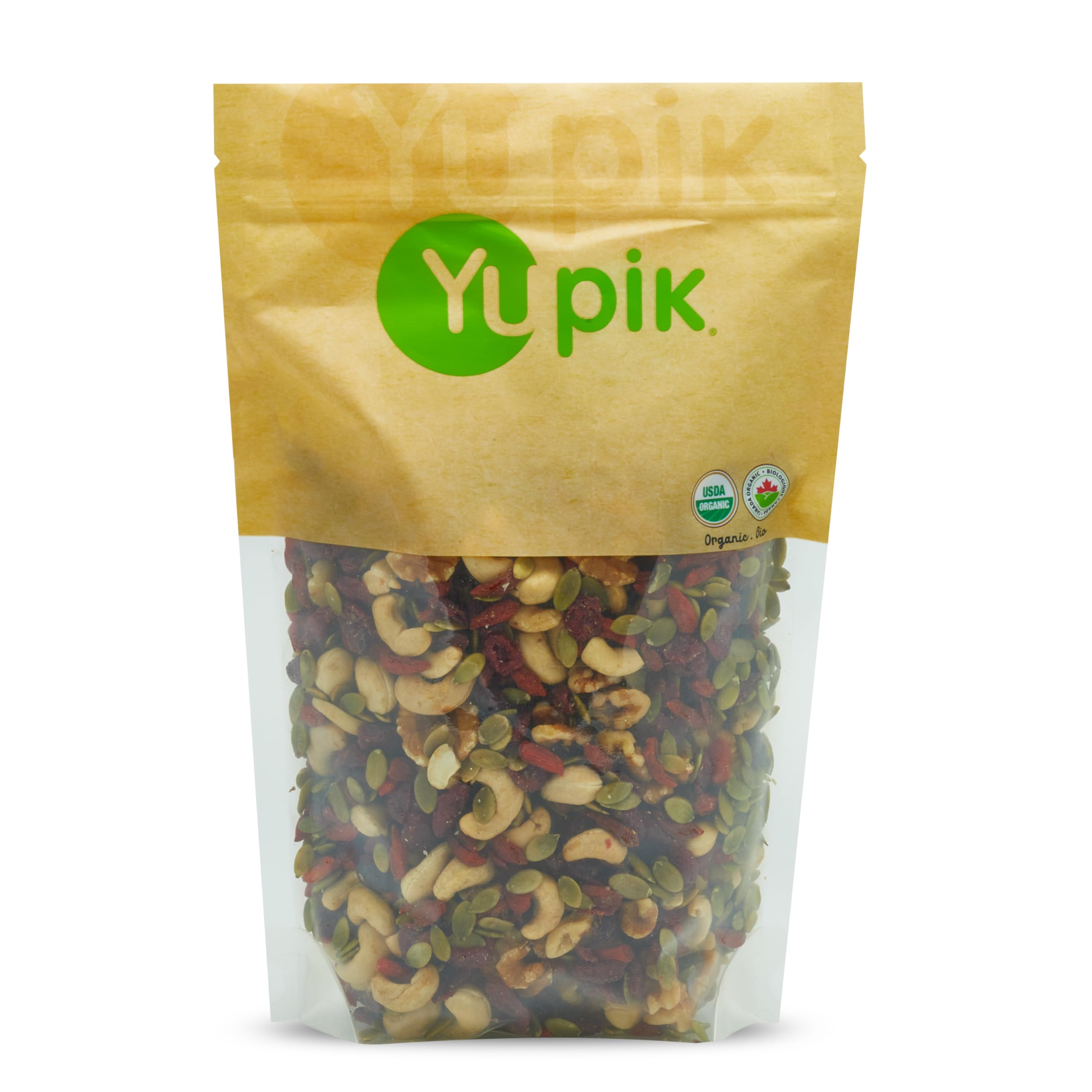 Yupik Goji Sport mix with pumpkin seeds and almonds, a crunchy, protein-rich snack.