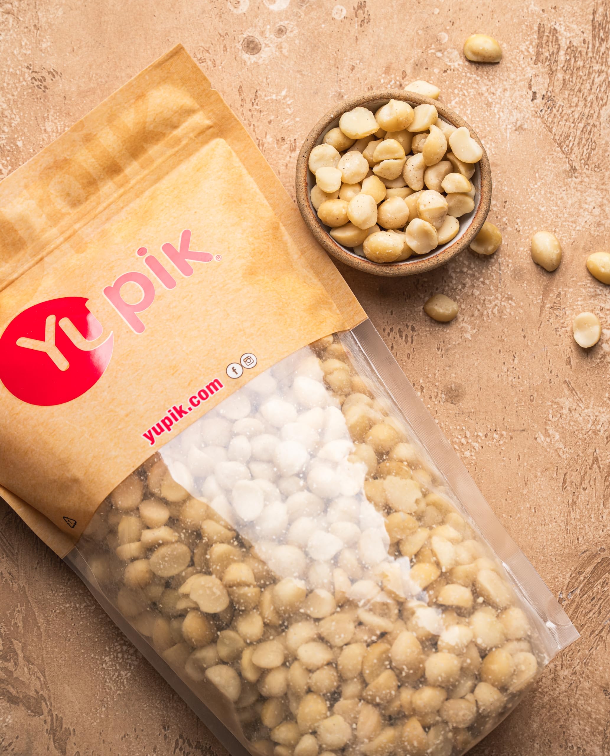 Yupik macadamia nuts, fiber-rich snack, supports mindful snacking.