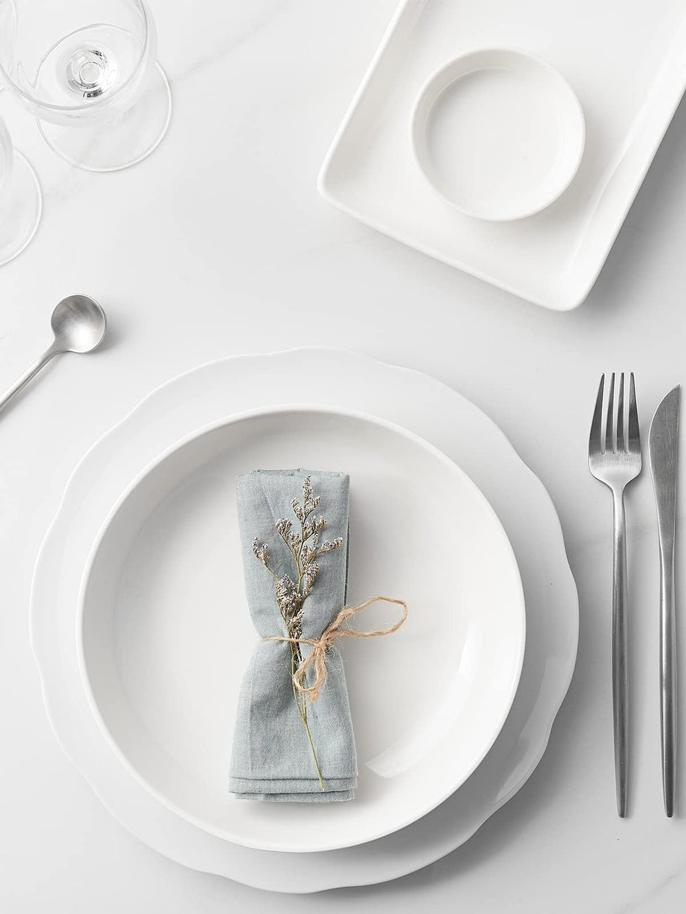 YYHY New Bone China finish provides durable, elegant tableware for daily use