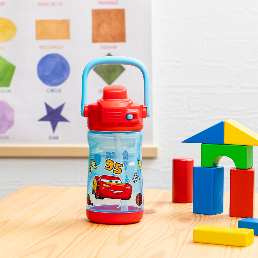 Protective lid with locking feature to prevent accidental spills.