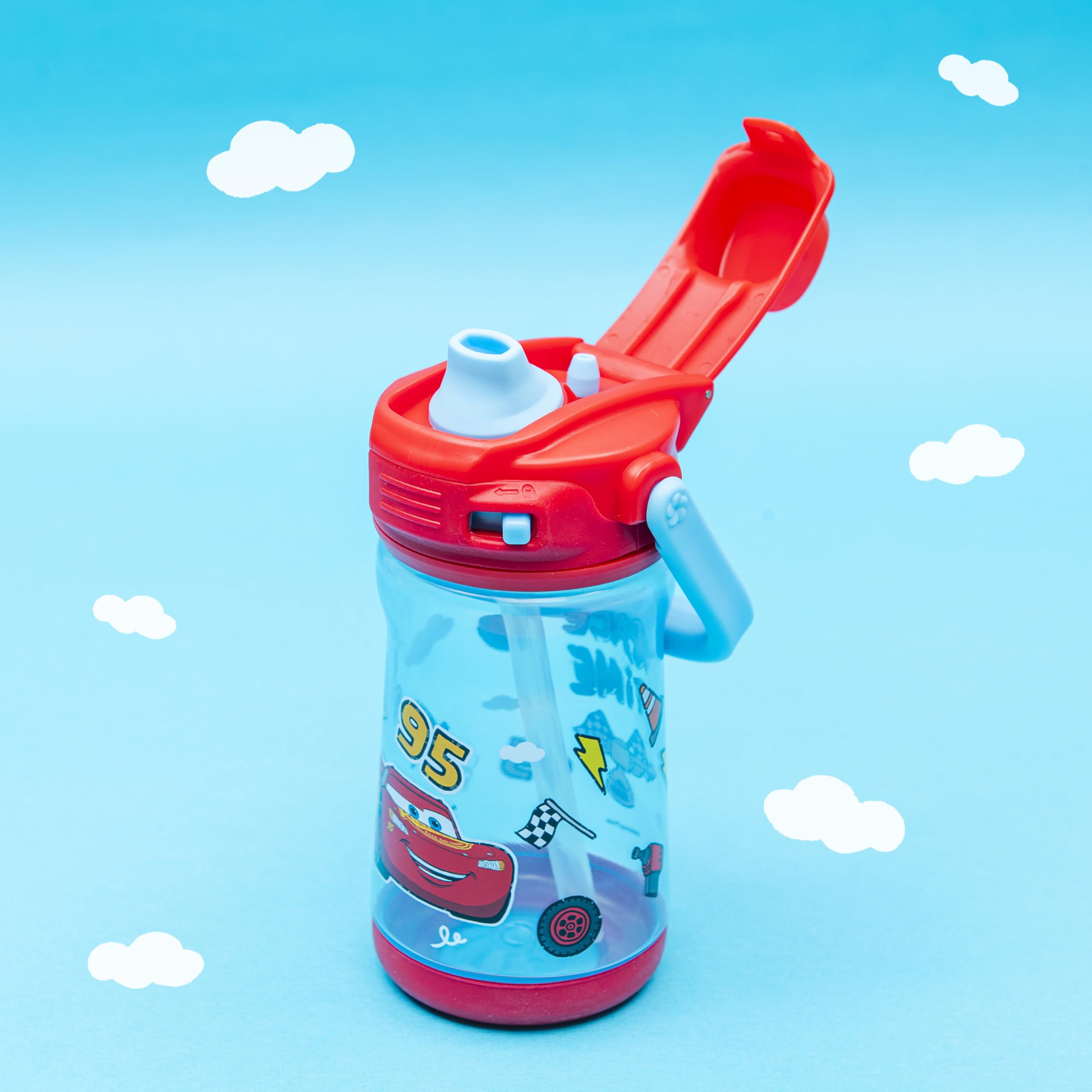 Lightning McQueen spout cover flips up for easy drinking and spill control.