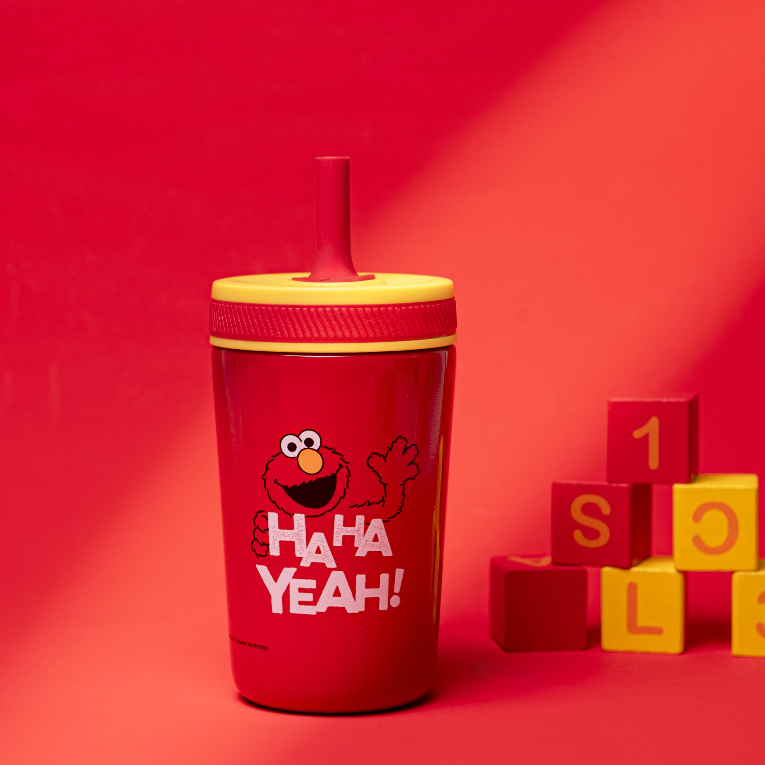 Open lid showcase for easy cleaning and kid-friendly access