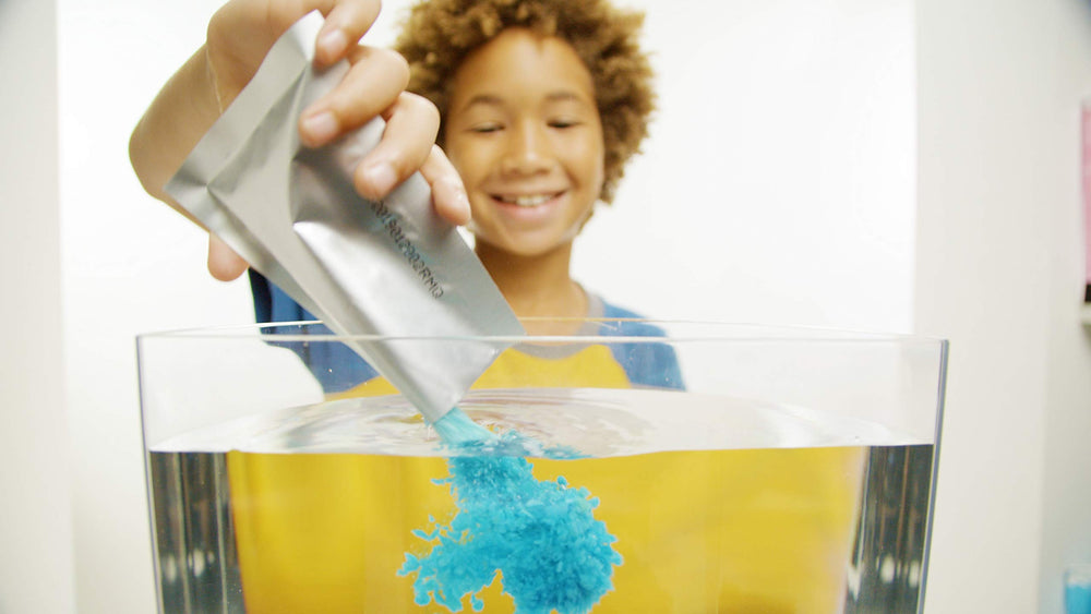 Zimpli Kids Crackle Baff Colours bath action captures bubbling crackle as water changes hue.
