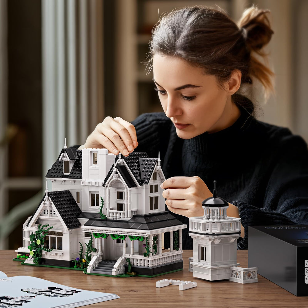 ZIQILIGHTING open-layout living room and greenhouse for vivid play vibes
